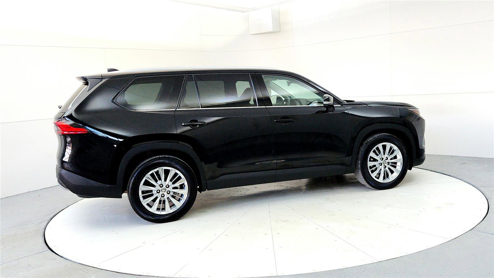 Used 2024 Toyota Grand Highlander Platinum image 4