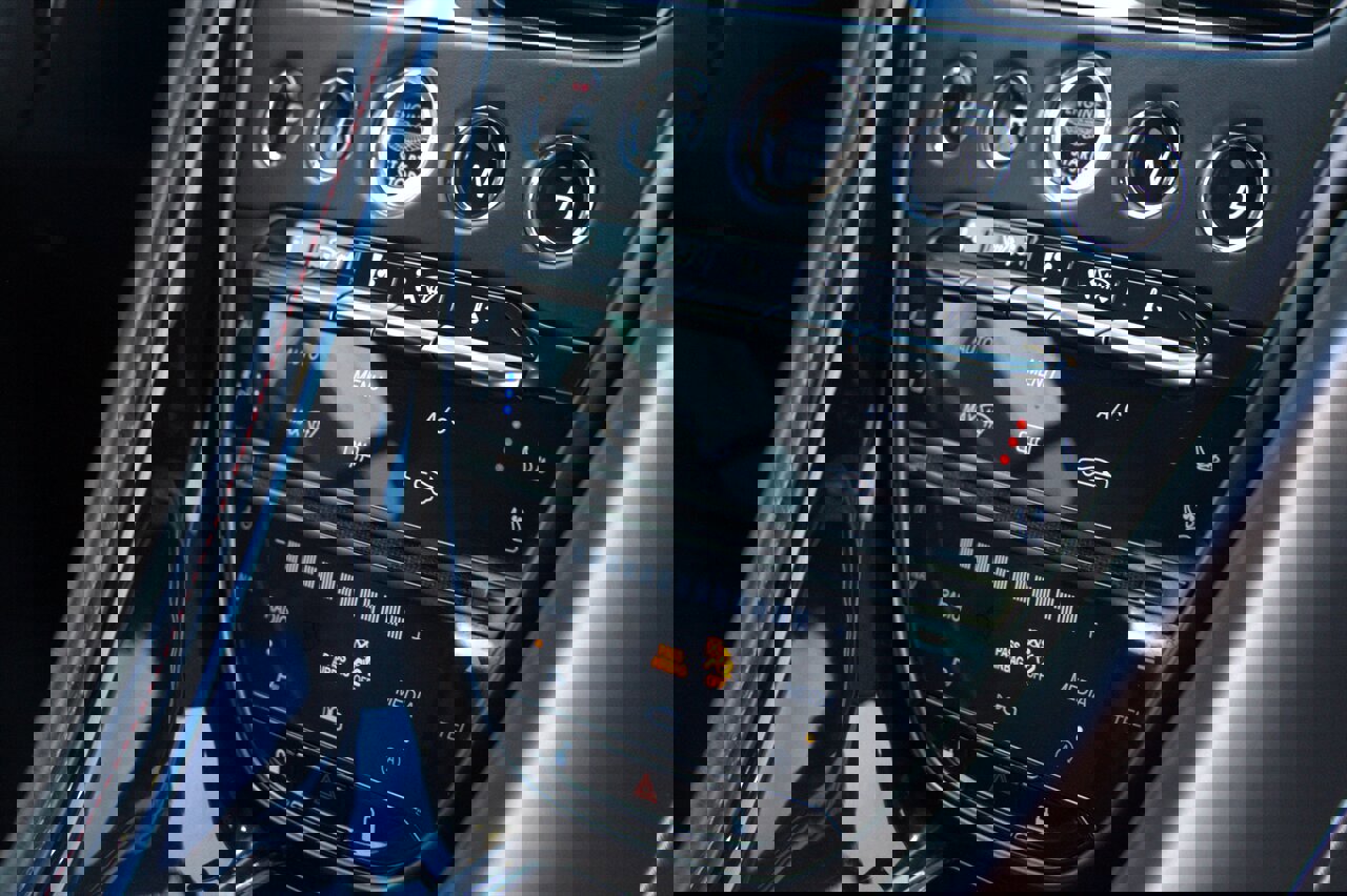 Used 2018 Aston Martin DB11 Coupe image 19