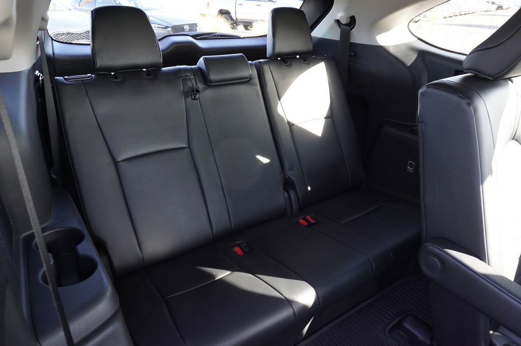 Used 2025 Toyota Highlander XLE image 10