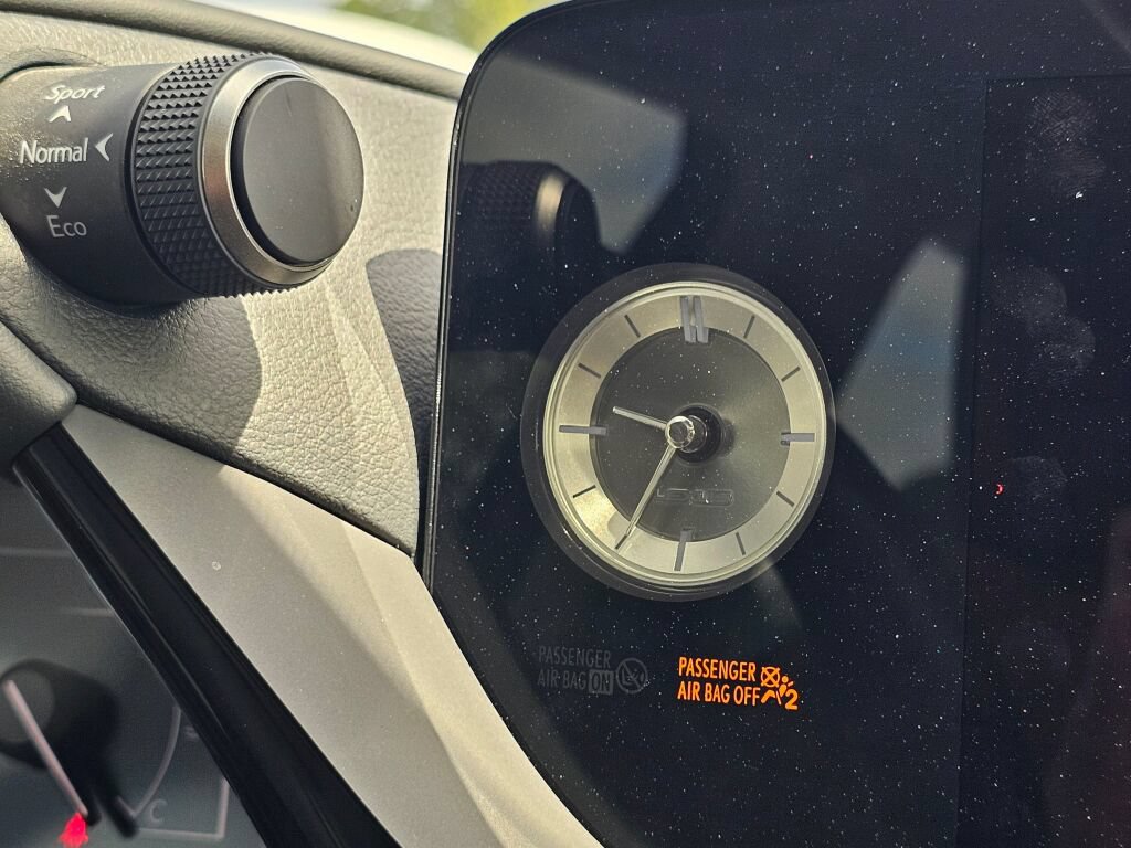 Used 2025 Lexus ES 300h w/ Premium Package FWD image 33