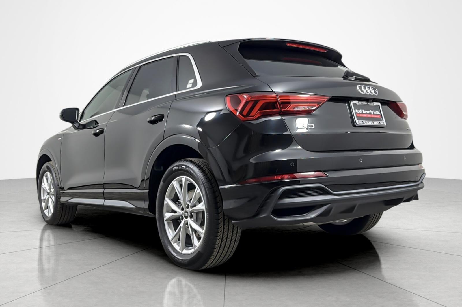 Used 2025 Audi Q3 2.0T Premium Plus w/ Premium Plus Package AWD/4WD image 3