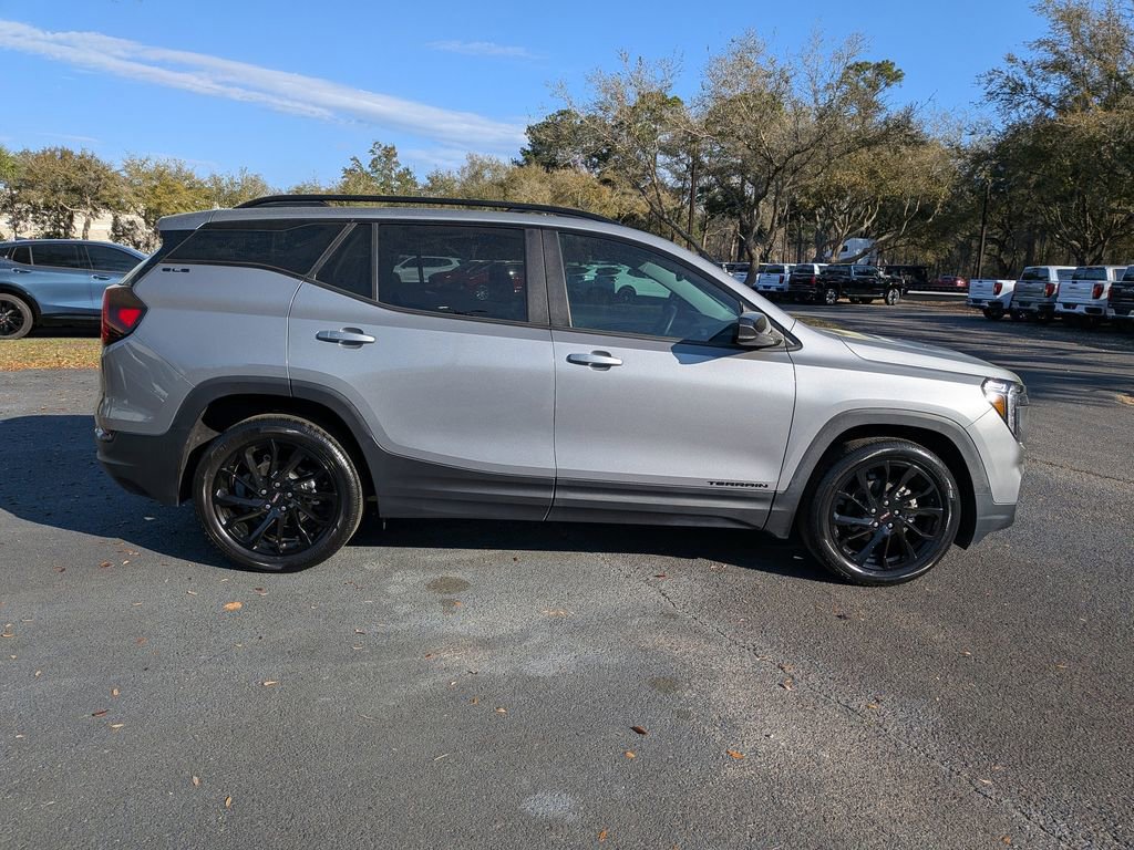 Used 2023 GMC Terrain SLE w/ Driver Convenience Package image 3