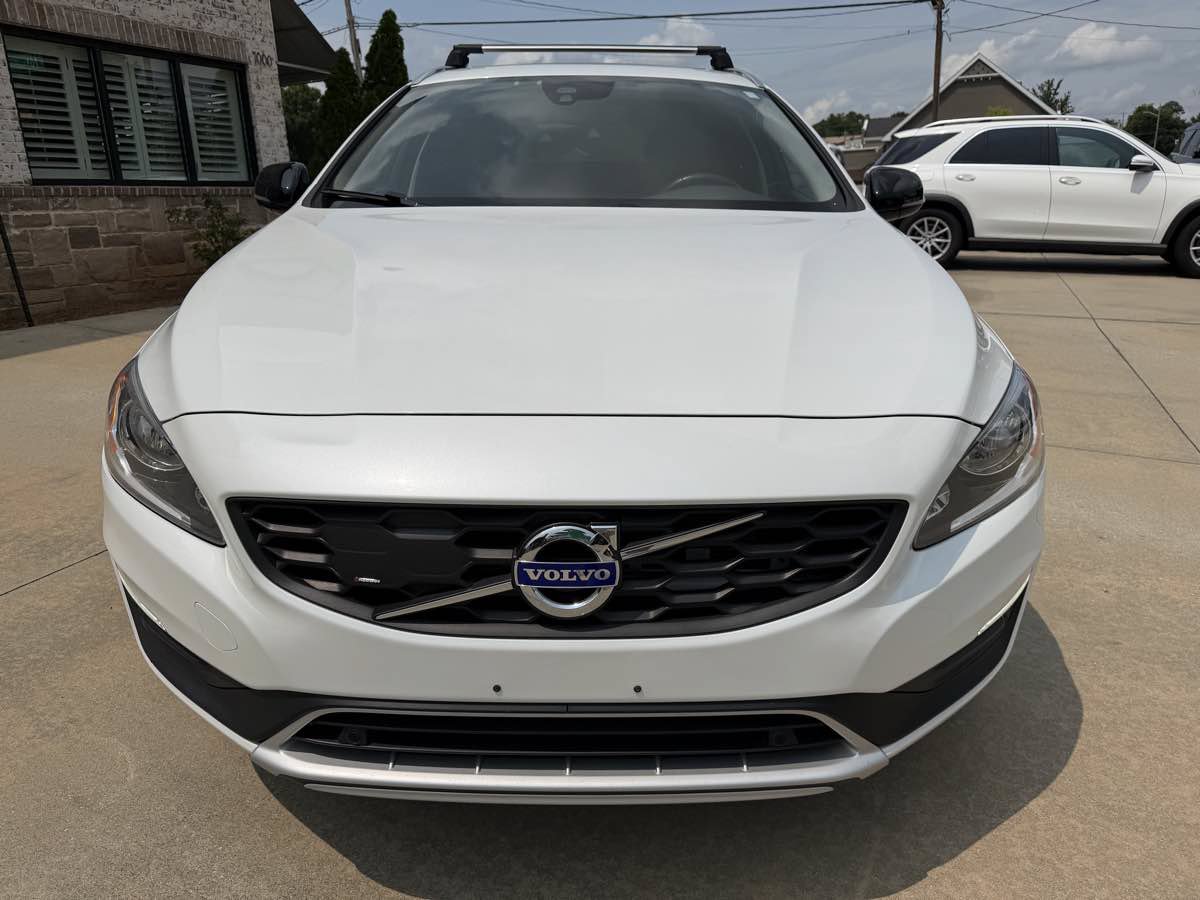 Used 2018 Volvo V60 T5 Cross Country AWD/4WD image 4