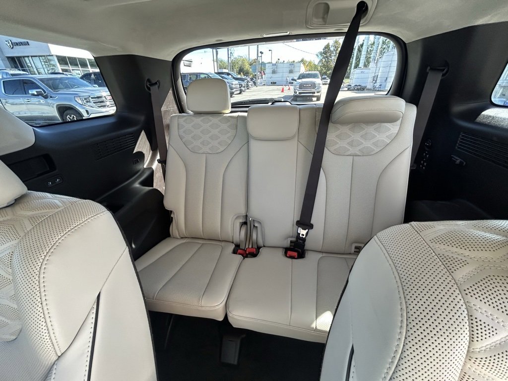 Used 2021 Hyundai Palisade Calligraphy image 31