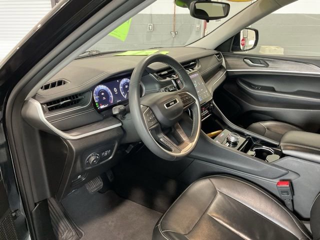 Used 2023 Jeep Grand Cherokee Limited image 9