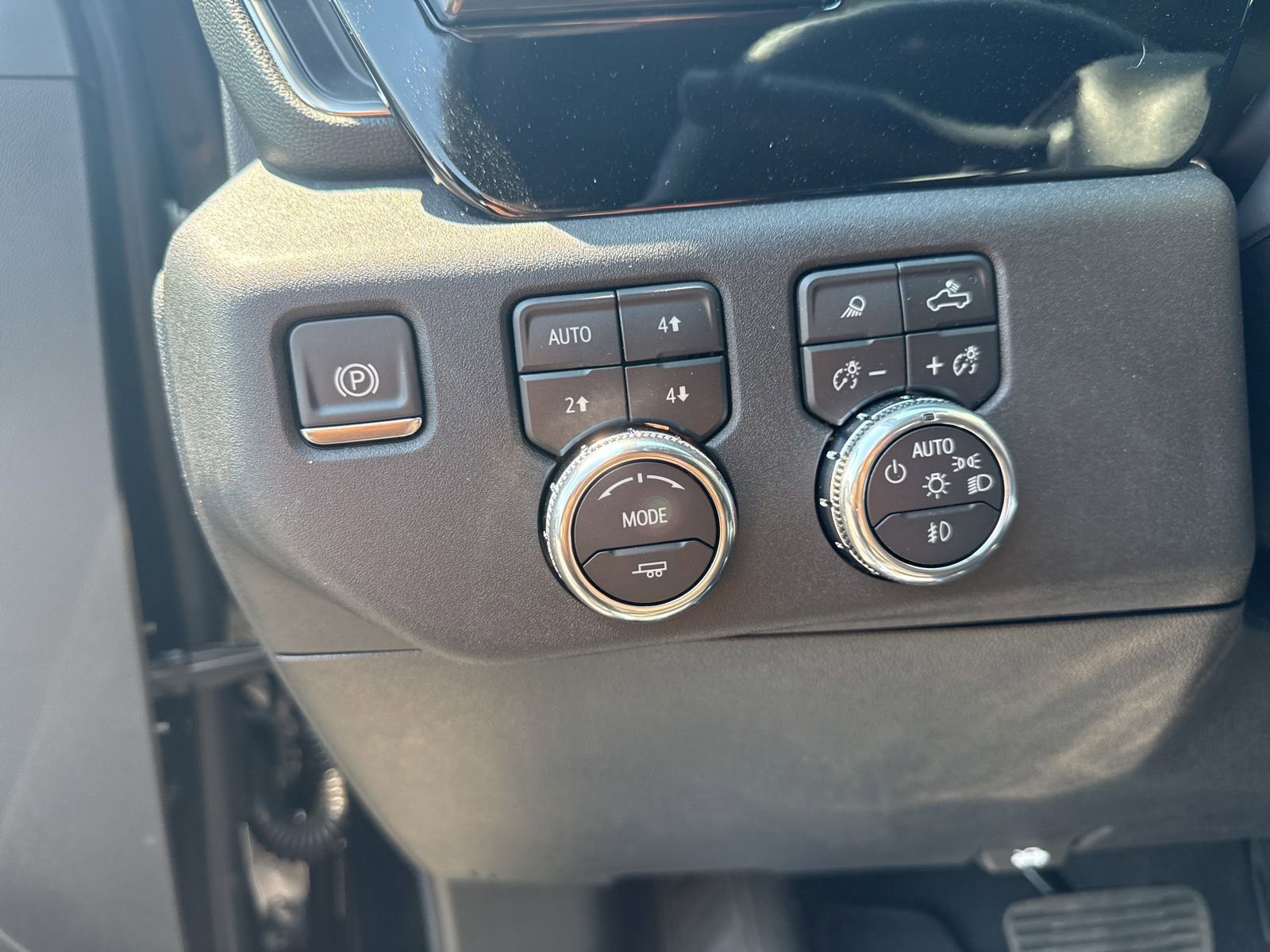 New 2025 GMC Sierra 3500 SLT w/ SLT Convenience Package image 14