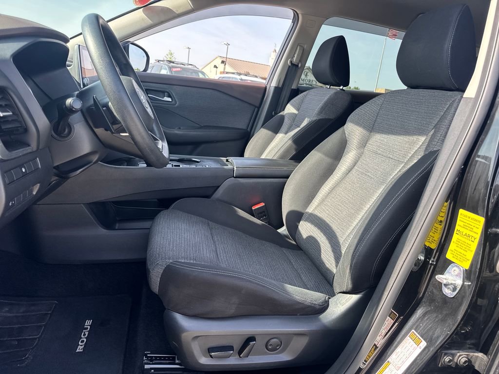 Used 2021 Nissan Rogue SV image 16