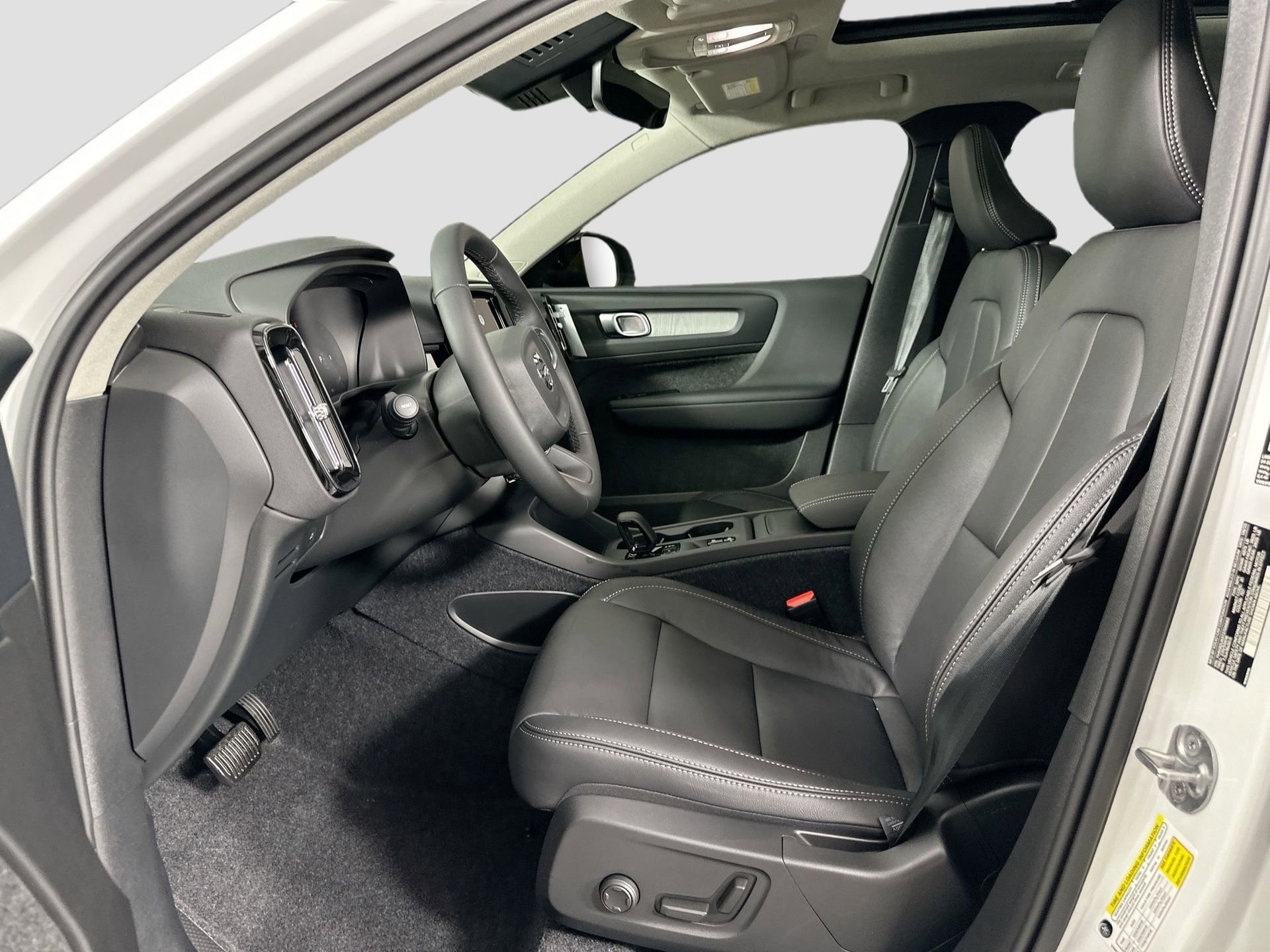 New 2026 Volvo XC40 B4 Core image 22