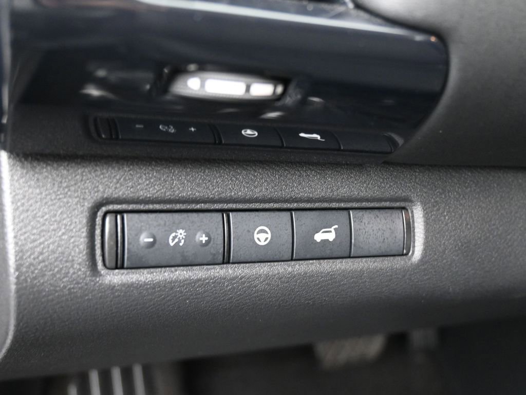 Used 2025 Nissan Pathfinder SV image 14