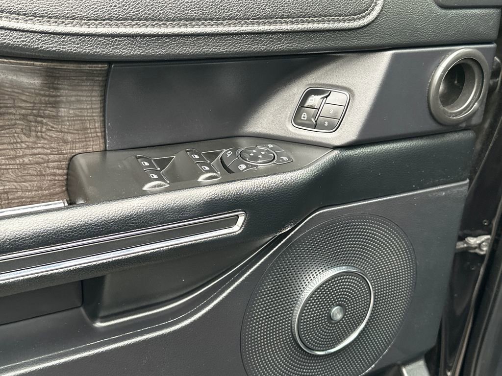 Used 2021 Ford Expedition Max Limited image 19