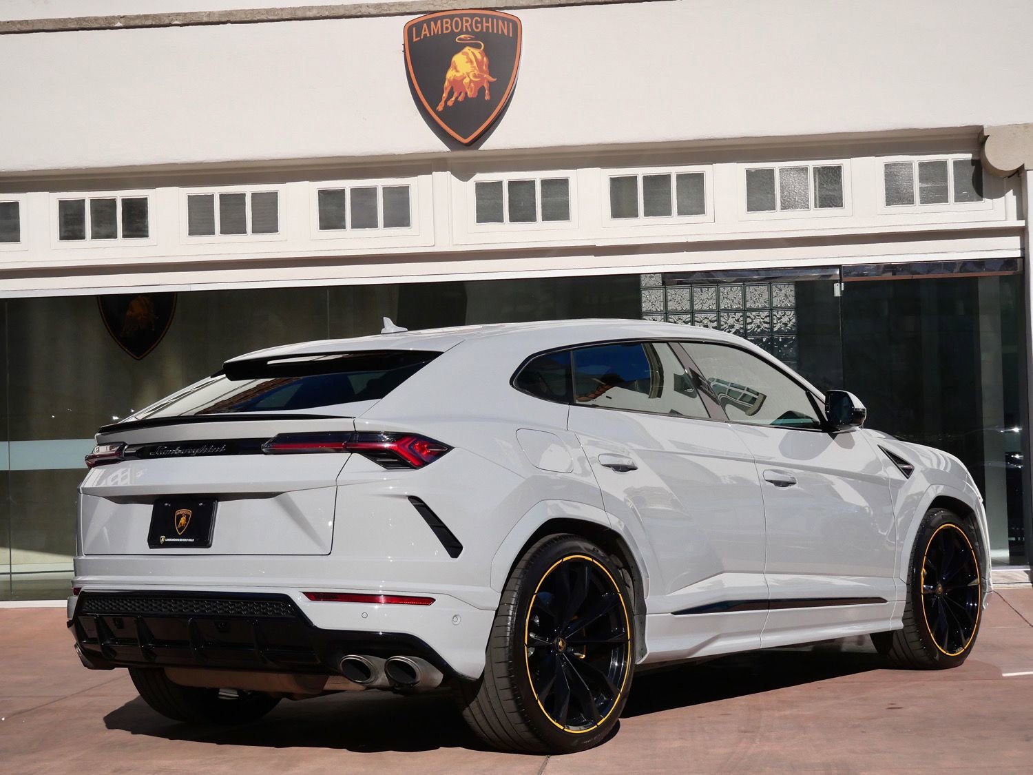 Used 2022 Lamborghini Urus AWD/4WD image 4