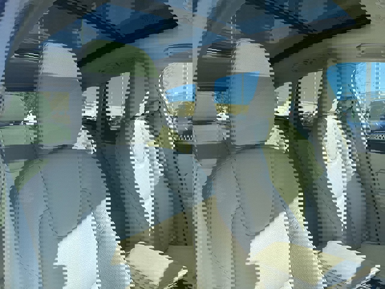 Certified 2023 Volvo XC60 B5 Core w/ Protection Package Premier image 11