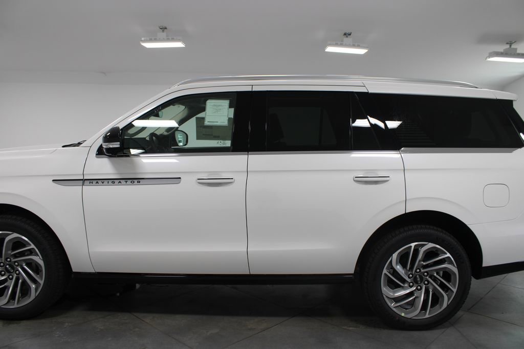 New 2025 Lincoln Navigator Reserve image 6