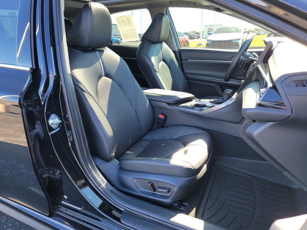 Used 2023 Toyota Camry XSE image 11