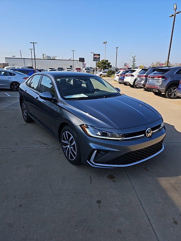 New 2026 Volkswagen Jetta SE image 3