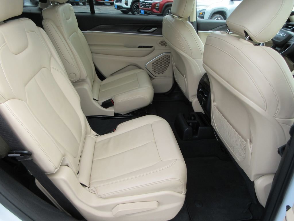 Used 2022 Jeep Grand Cherokee L Limited w/ Black Appearance Package AWD/4WD image 19