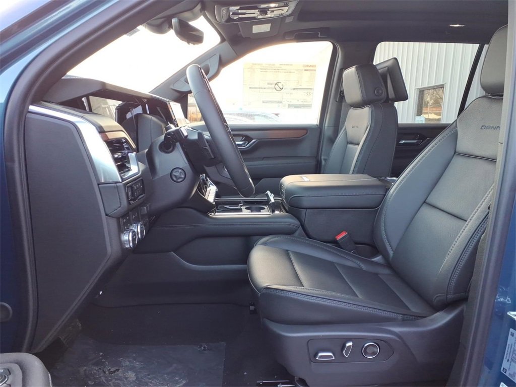 New 2026 GMC Yukon Denali w/ Denali Reserve Package image 4