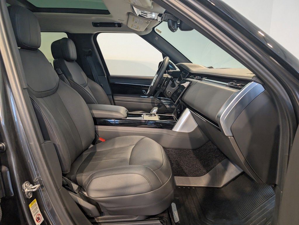 Used 2024 Land Rover Range Rover Long Wheelbase SE image 33