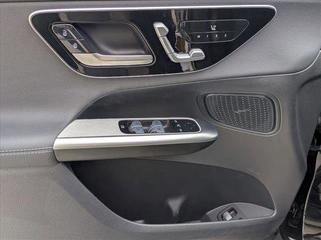 Used 2025 Mercedes-Benz GLC 350e 4MATIC image 11