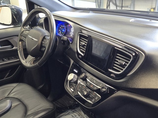 Used 2019 Chrysler Pacifica Touring-L Plus w/ S Appearance Package FWD image 6