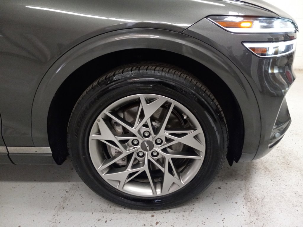 Used 2025 Genesis GV70 2.5T image 3