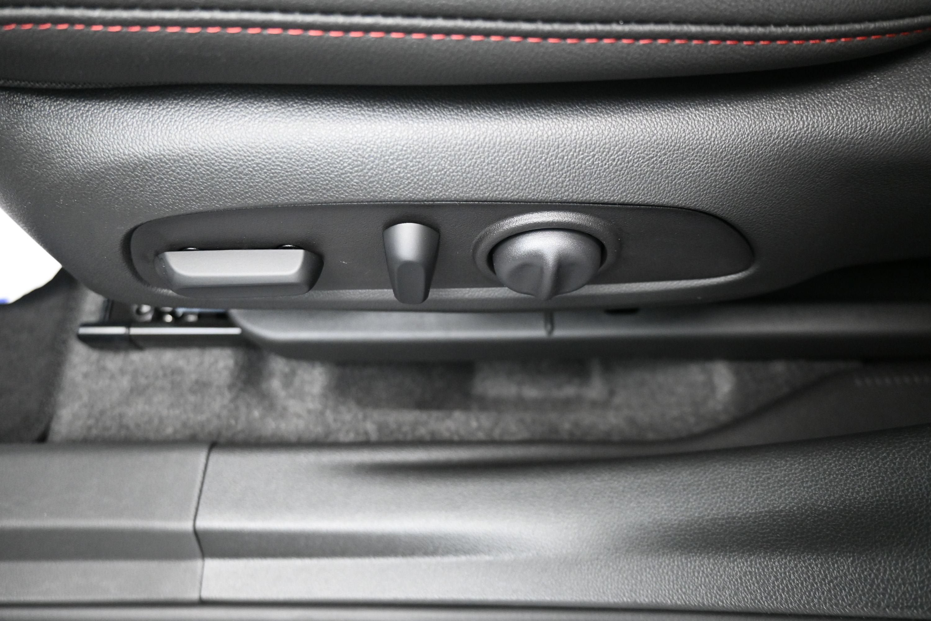 New 2026 Chevrolet Trax RS w/ Sunroof Package FWD image 11