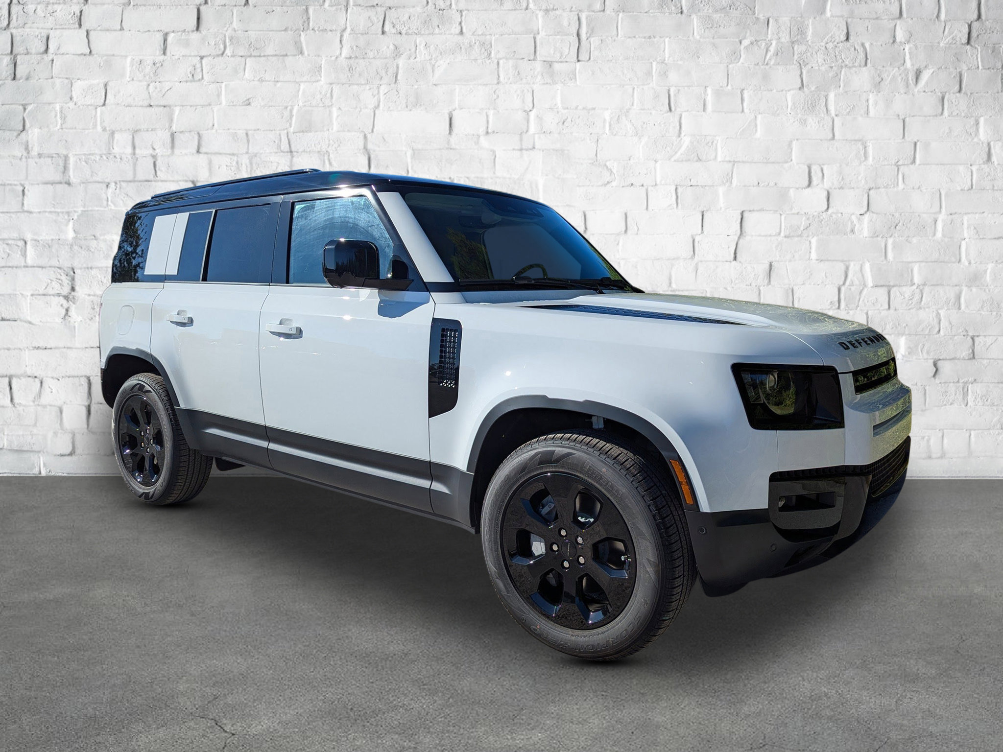 New 2026 Land Rover Defender 110 S image 7