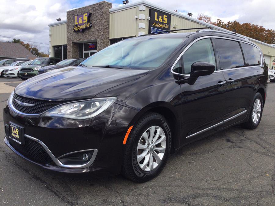 Used 2019 Chrysler Pacifica Touring-L image 1