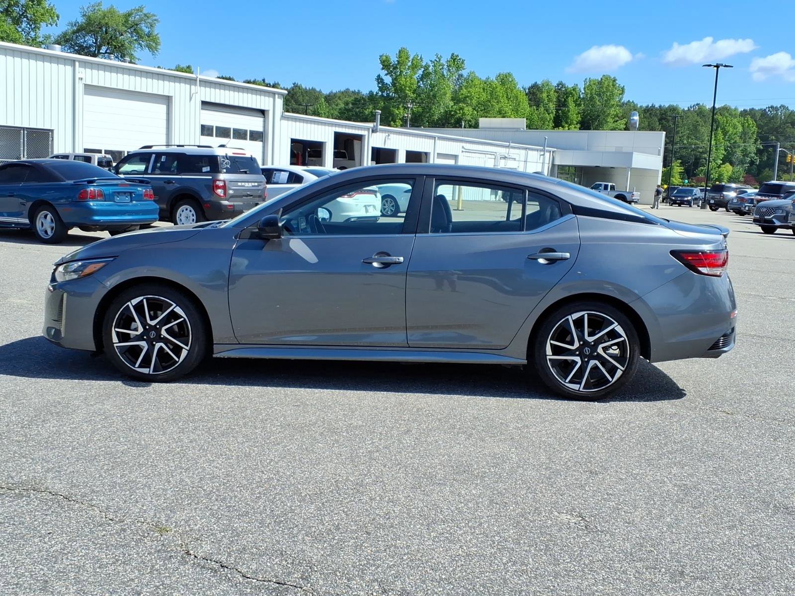 Used 2025 Nissan Sentra SR w/ SR Premium Package FWD image 23