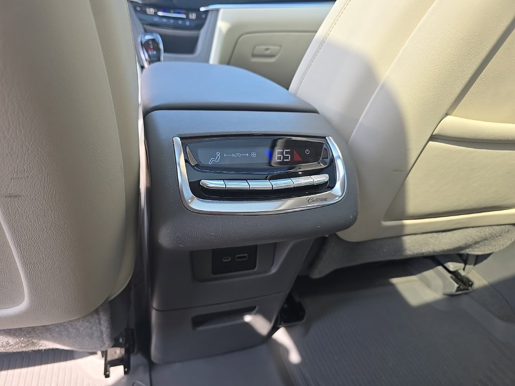 Used 2022 Cadillac XT6 Premium Luxury w/ Technology Package AWD/4WD image 17