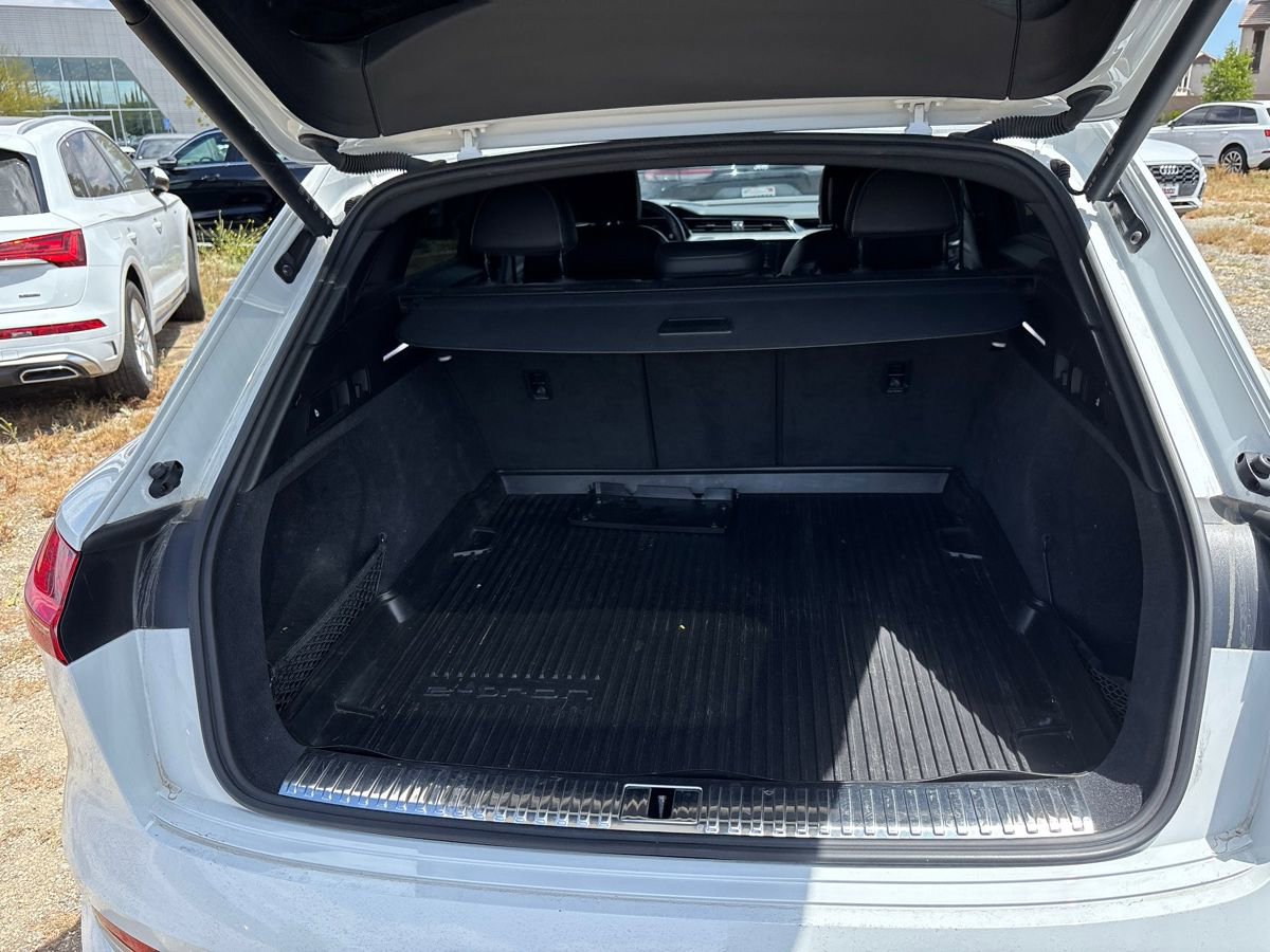 Used 2022 Audi e-tron S Premium Plus AWD/4WD image 9