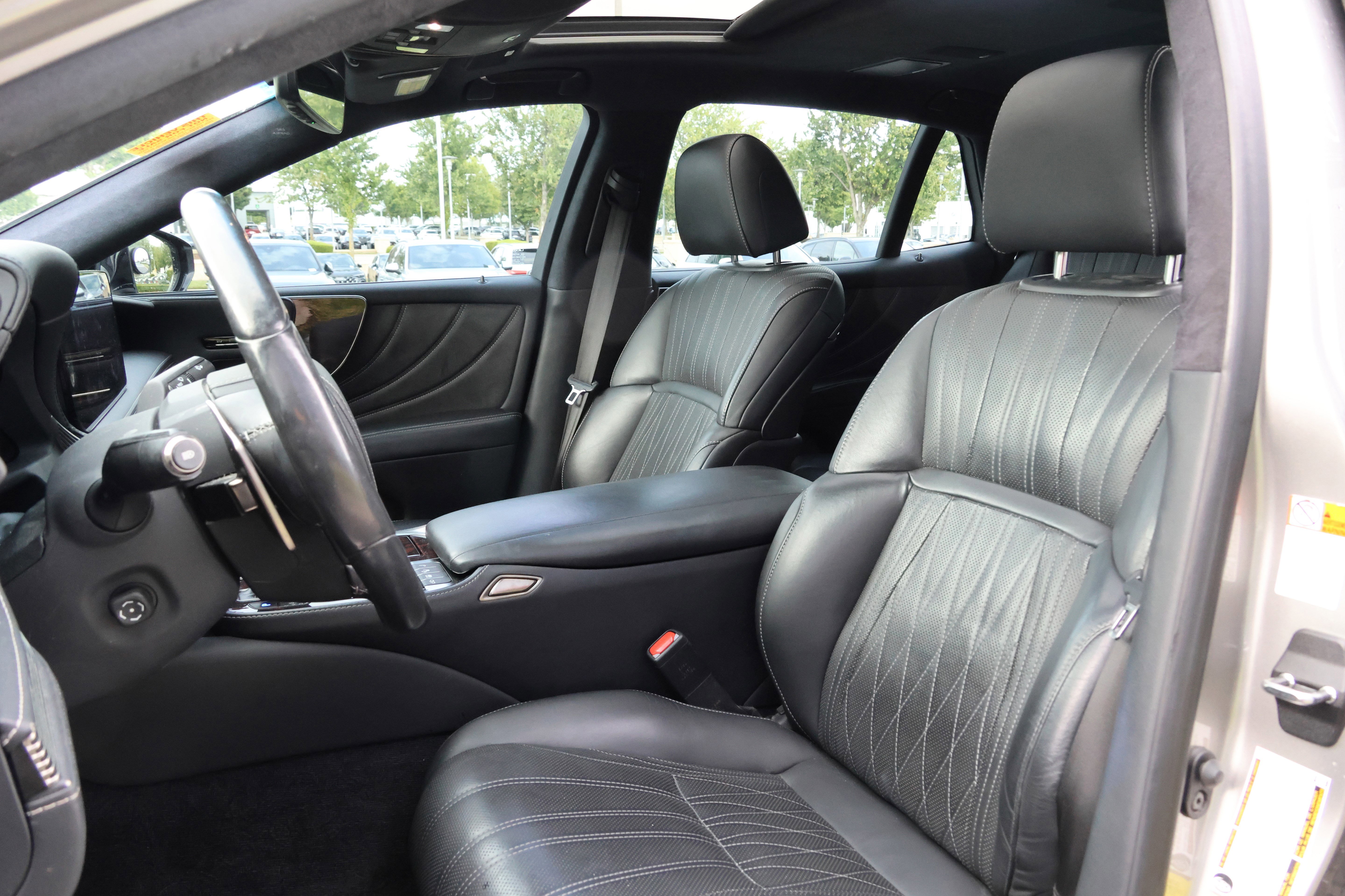 Used 2021 Lexus LS 500 w/ Interior Upgrade Package RWD image 32