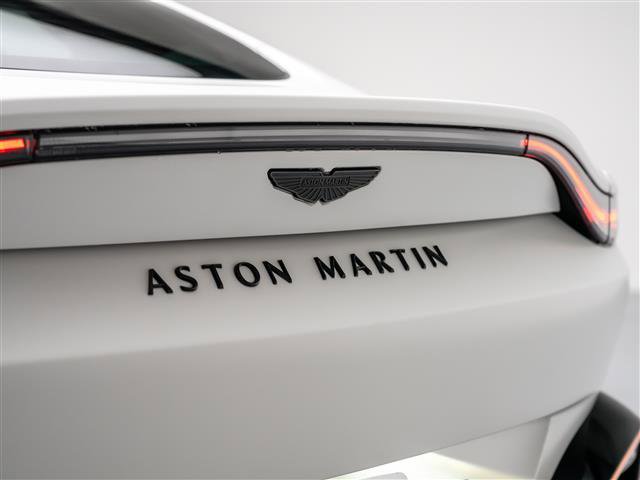 Used 2025 Aston Martin V8 Vantage Coupe image 34
