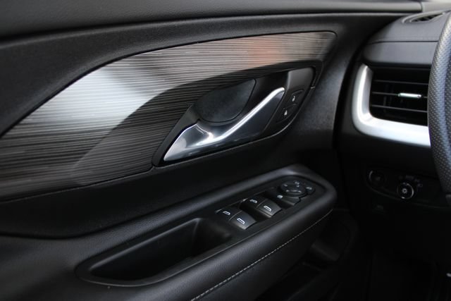 Used 2024 GMC Terrain SLE w/ Driver Convenience Package FWD image 13