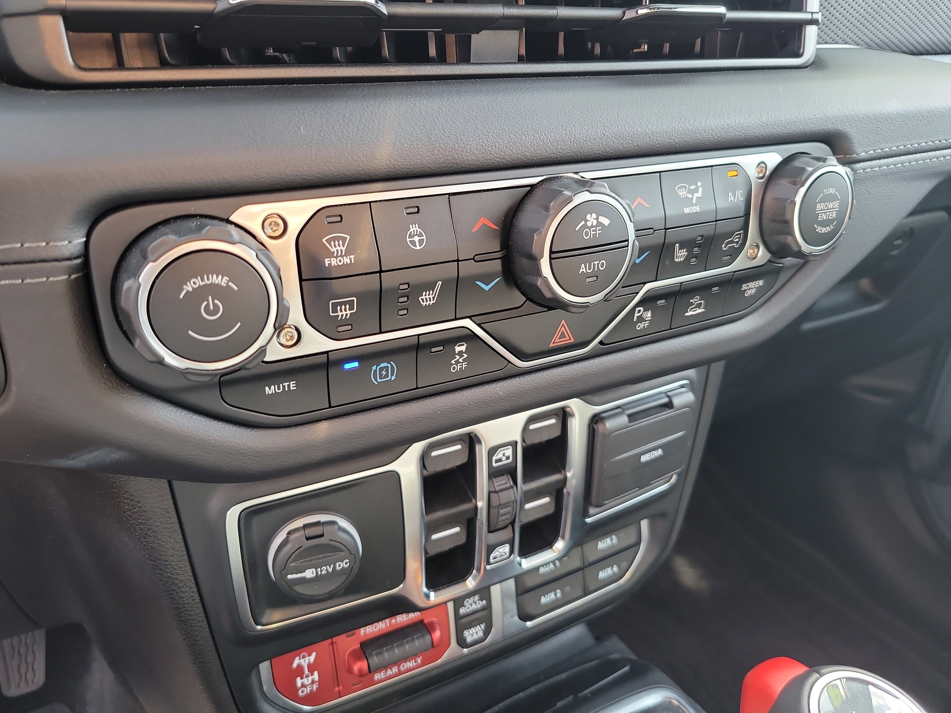 Used 2024 Jeep Wrangler Unlimited Rubicon 4xe image 23
