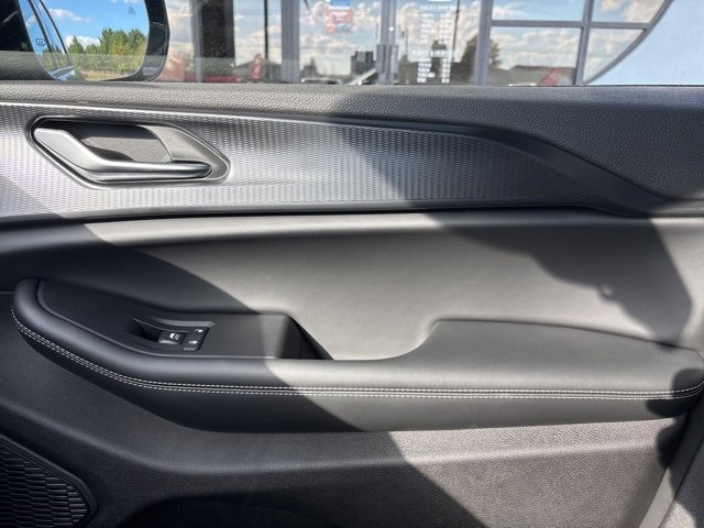 New 2025 Jeep Grand Cherokee Altitude image 21