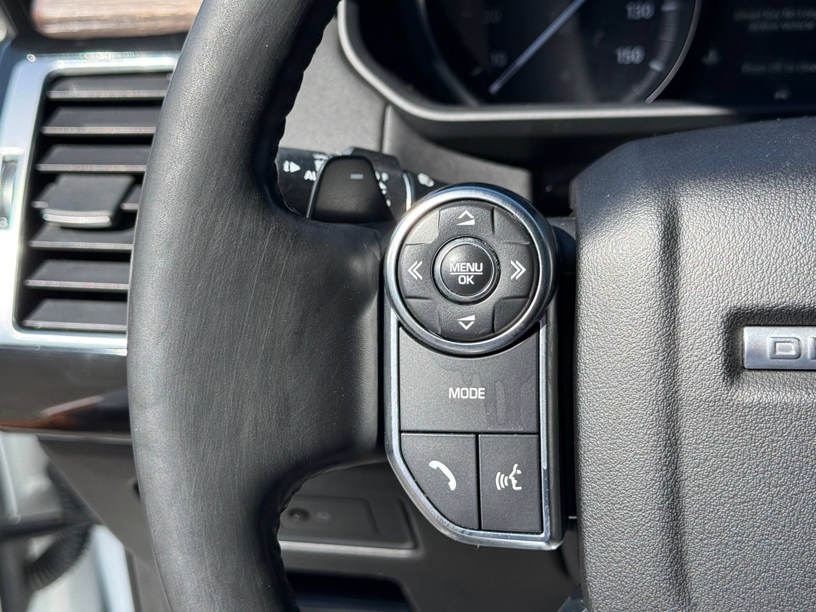Used 2017 Land Rover Discovery HSE AWD/4WD image 11