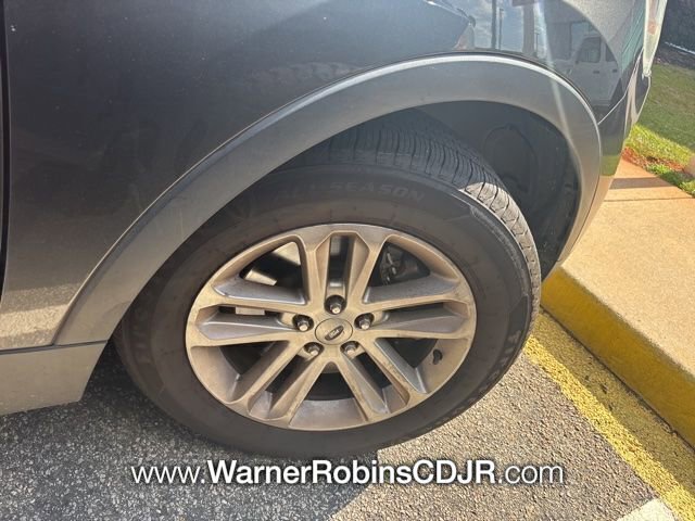 Used 2016 Ford Explorer XLT w/ Equipment Group 202A FWD image 7