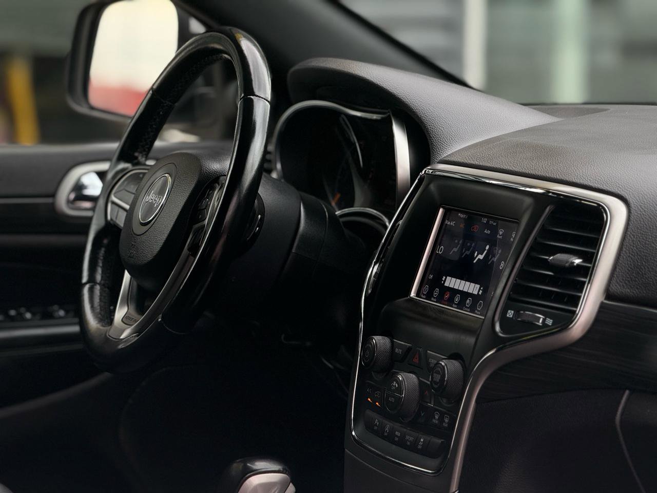 Used 2021 Jeep Grand Cherokee Laredo RWD image 14
