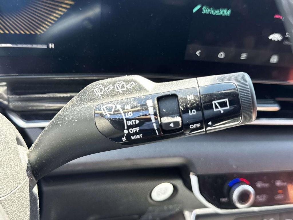 Used 2025 Kia Carnival EX FWD image 21