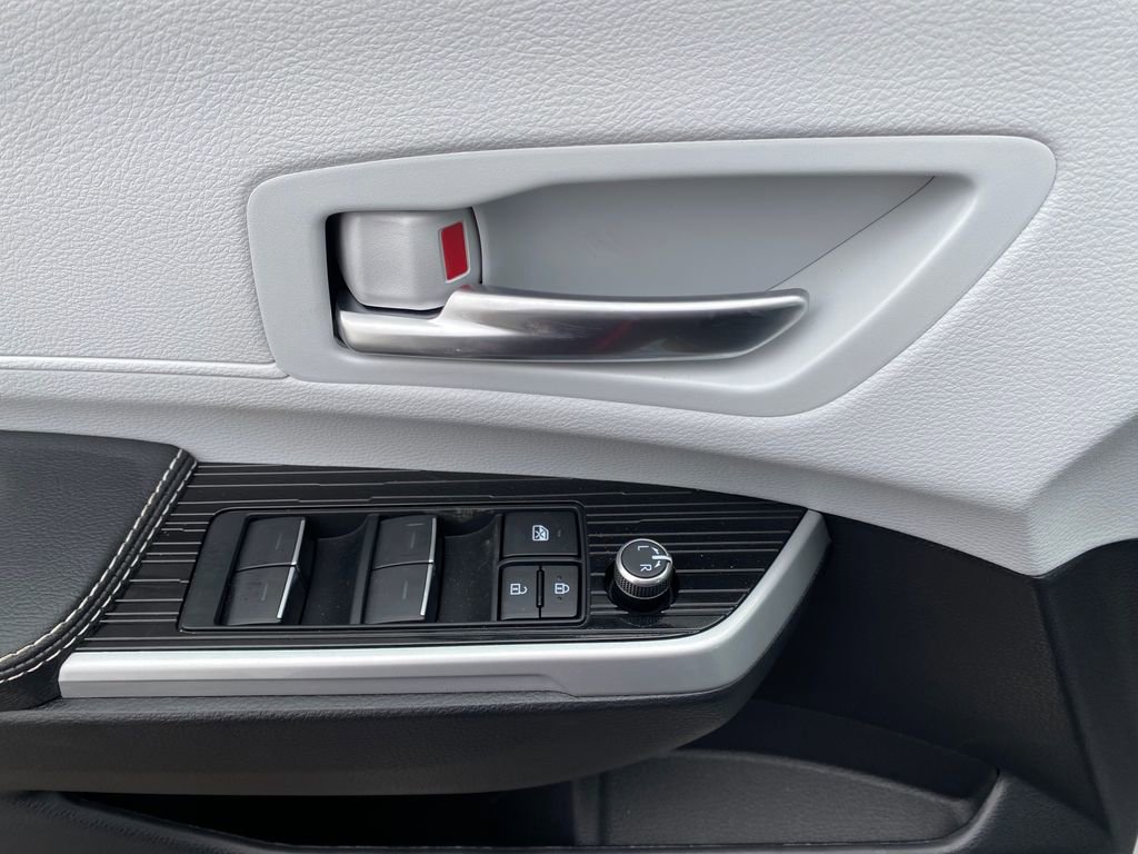 Used 2025 Toyota Sienna XSE image 14