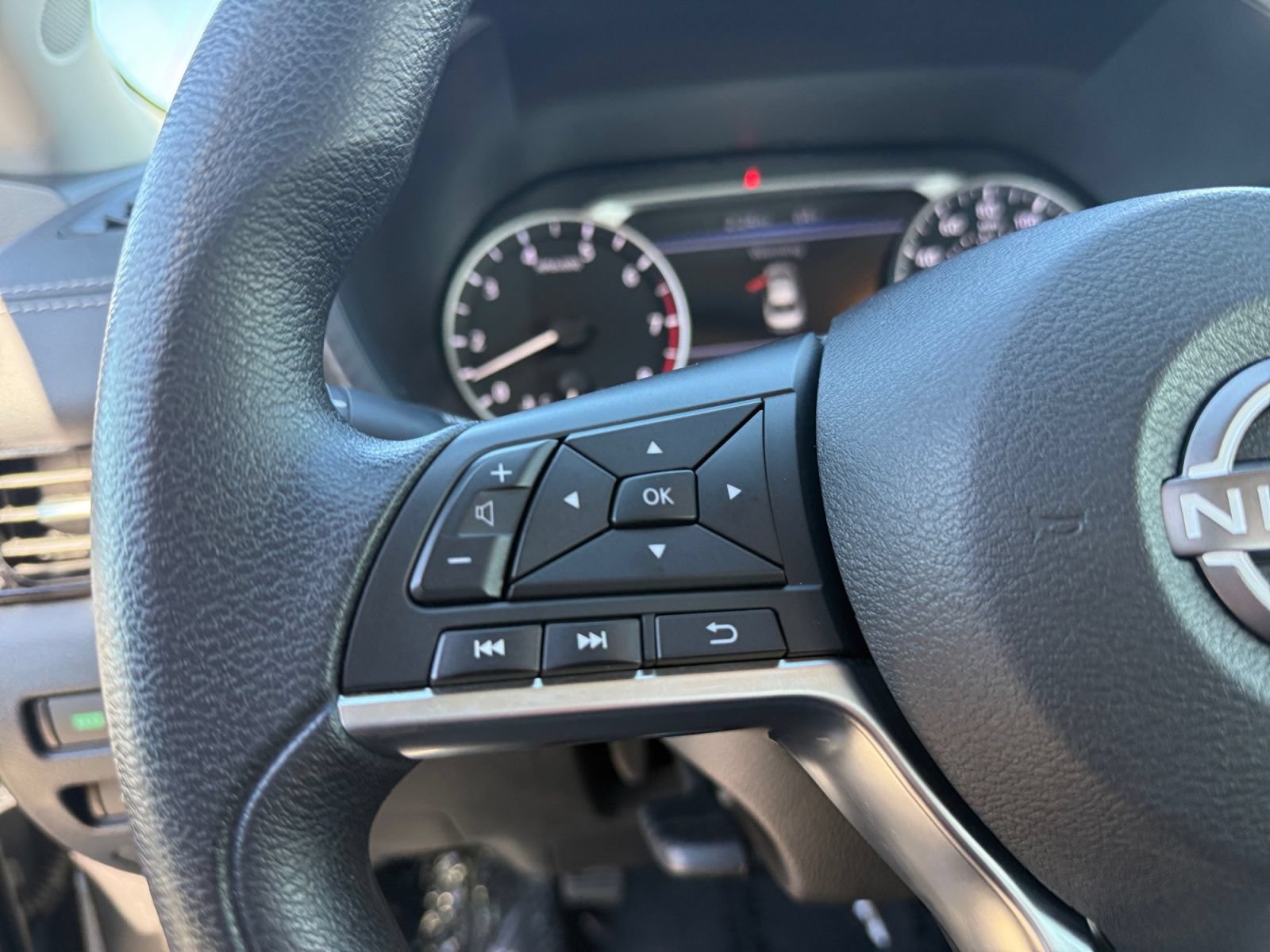 Used 2024 Nissan Sentra SV FWD image 24