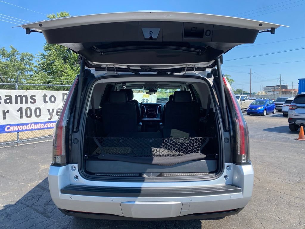 Used 2020 Cadillac Escalade Luxury AWD/4WD image 4