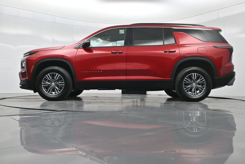 Used 2025 Chevrolet Traverse LT w/ Driver Confidence Package image 53