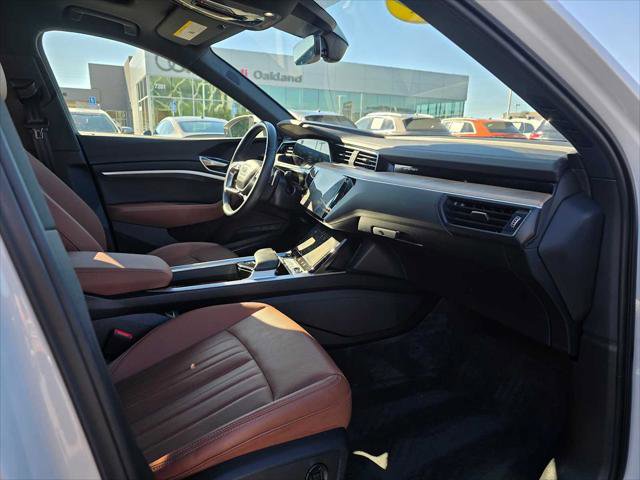 Used 2024 Audi Q8 e-tron Premium Plus image 11