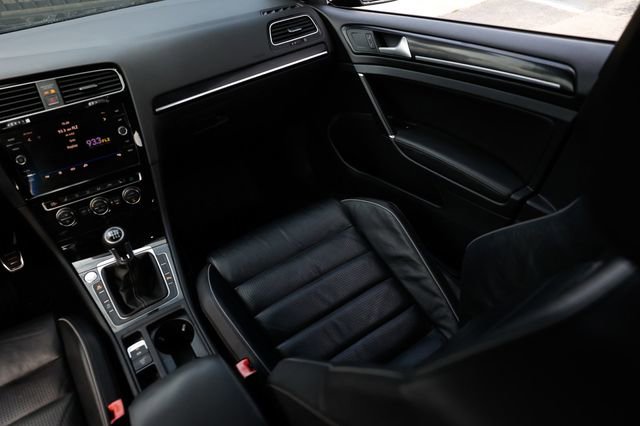 Used 2018 Volkswagen Golf R image 27
