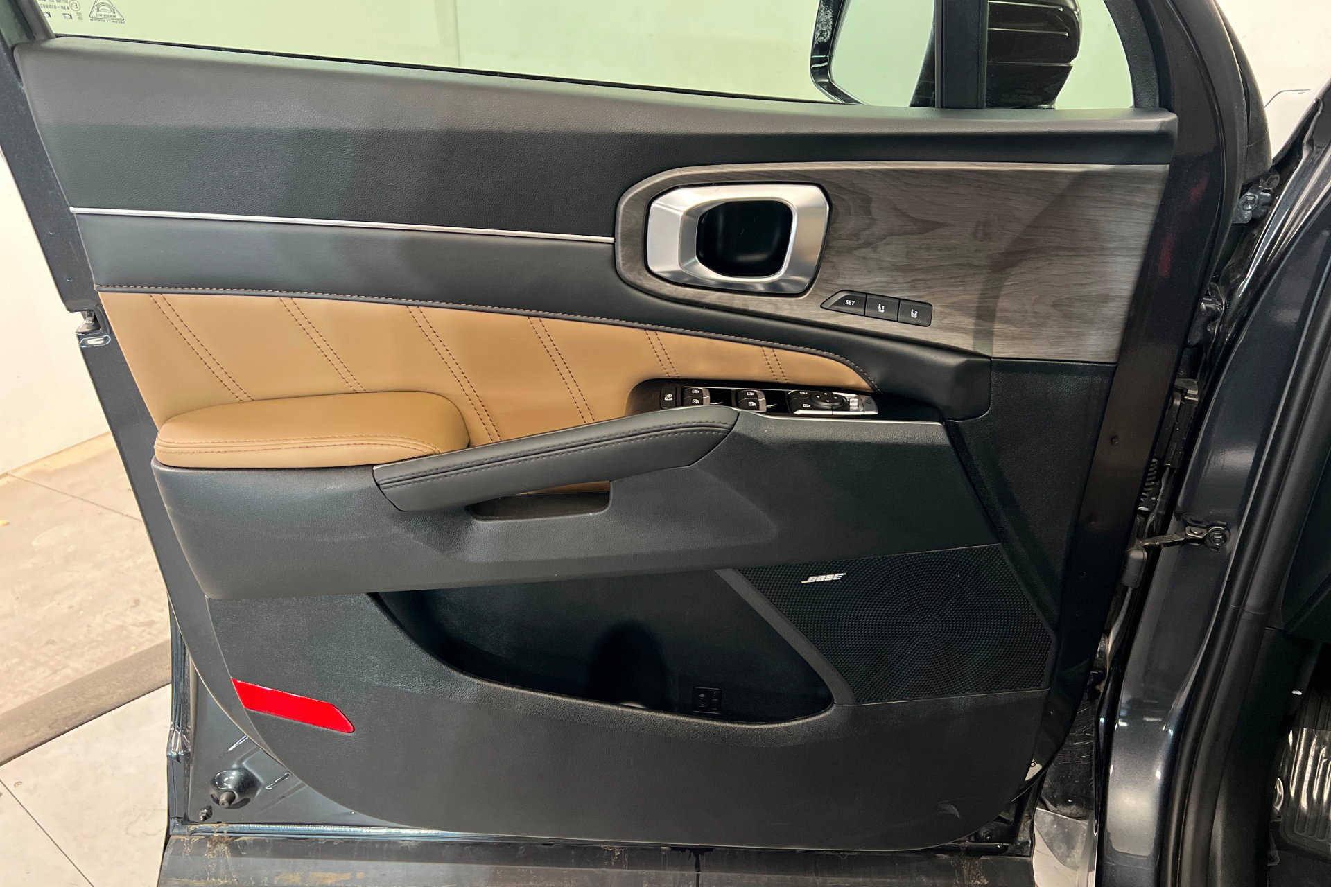 Used 2024 Kia Sorento SX Prestige w/ Olive Brown Leather Package image 15