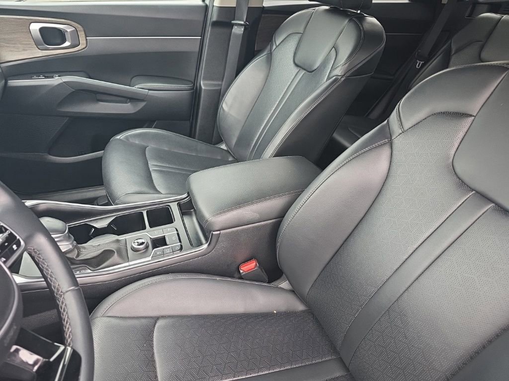 Used 2023 Kia Sorento EX w/ Panoramic Sunroof Package image 16