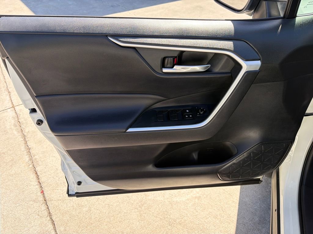 Used 2020 Toyota RAV4 XLE w/ Convenience Package image 17