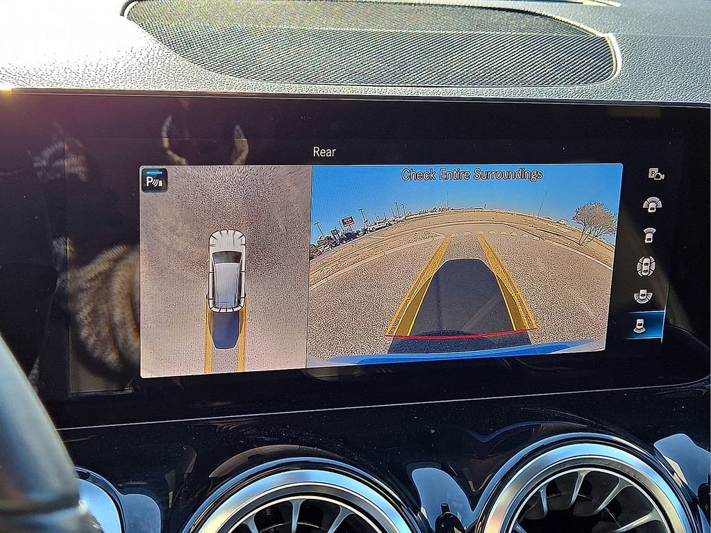 Used 2022 Mercedes-Benz GLB 250 w/ Premium Package Lite image 27